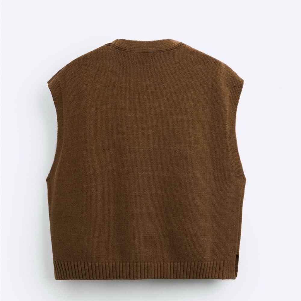 Zara Men’s brown knit vest with faux leather pocket. l/xl NWT
Coastal Grandpa - Picture 6 of 16